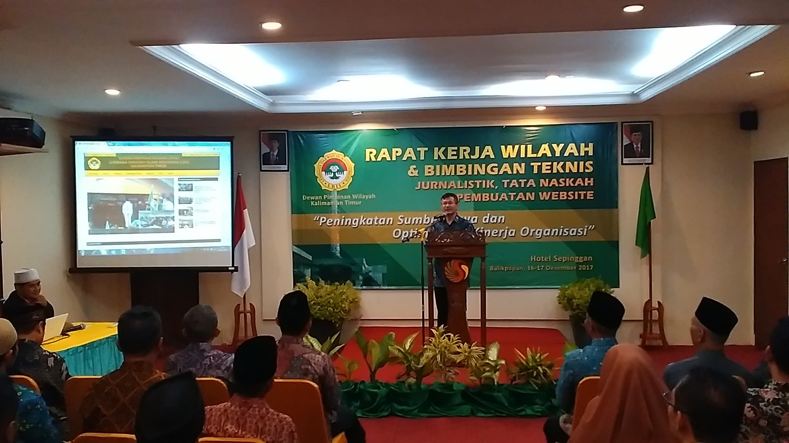 Ketua DPW LDII Kalimantan Timur Prof Dr Ir Krishna Purnawan Candra memberi sambutan Rakerwil 2017 sekaligus meresmikan situs resmi http://kaltim.ldii.or.id, Sabtu (16/12/2017) . Foto: LINES