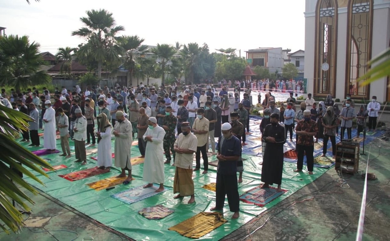 Shalat Idul Fitri 1442H di Halaman Masjid Baitul Musthofa Telihan