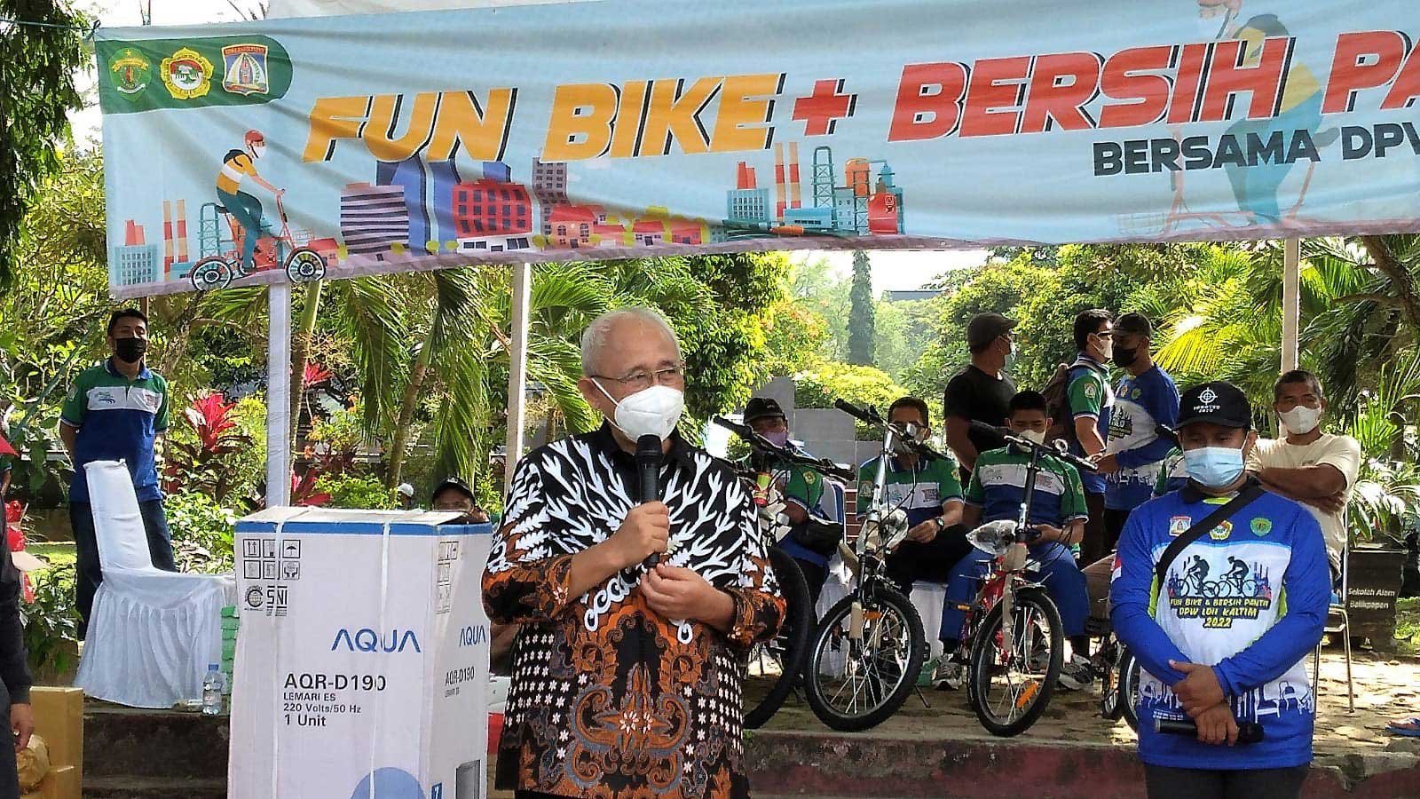 Ketua Umum LDII Ir. KH. Chriswanto Santoso, M.Sc saat memberikan sambutan Fun Bike dan Bersih Pantai, Minggu (13/2). Foto: LINES