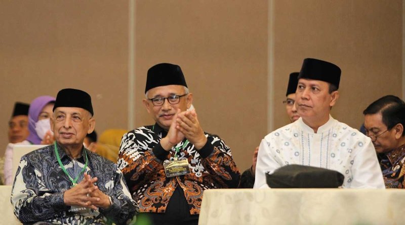 Ketua Umum DPP LDII KH Chriswanto Santoso (tengah) pada acara Tadarus Kebangsaan yang digelar LPOI di Hotel Kuningan Jakarta, Sabtu (25/3). Foto: LINES