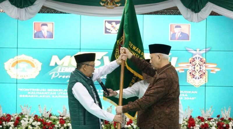 Muswil III LDII Kaltara memutuskan, Ketua DPW LDII Kaltara masa bakti 2024-2029 Jaet Ahmad Fathoni, didampingi Sekretaris Komaruddin. Foto: LINES