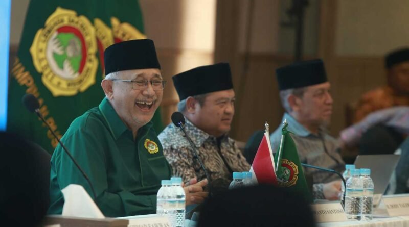 Ketua Umum DPP LDII Kh. Chriswanto Santoso bersama Sekretaris Umum Dody Taufik Wijaya pada Rakornas di Ponpes Minhajurroyidin Ponde Jakarta, 20-22 September 2024. Foto: LINES