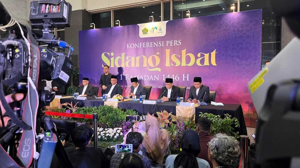 Pemerintah melalui Kementerian Agama (Kemenag) RI resmi menetapkan 1 Ramadan 1446 H jatuh pada Sabtu, 1 Maret 2025. Keputusan ini diumumkan dalam Sidang Isbat yang digelar di kantor Kemenag RI, Jakarta, pada Jumat (28/2). Foto: LINES