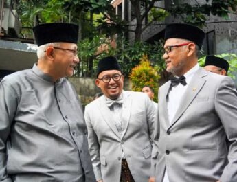 Wakil Kepala BP Haji, Dahnil Anzar Simanjuntak, berada di antara Ketua Umum DPP LDII, KH Chriswanto Santoso dan Kepala BP Haji, Mochamad Irfan Yusuf (Gus Irfan). Foto: LINES