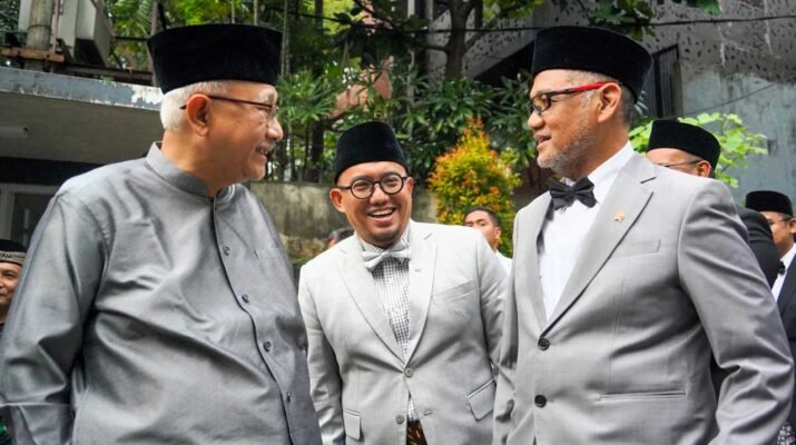 Wakil Kepala BP Haji, Dahnil Anzar Simanjuntak, berada di antara Ketua Umum DPP LDII, KH Chriswanto Santoso dan Kepala BP Haji, Mochamad Irfan Yusuf (Gus Irfan). Foto: LINES