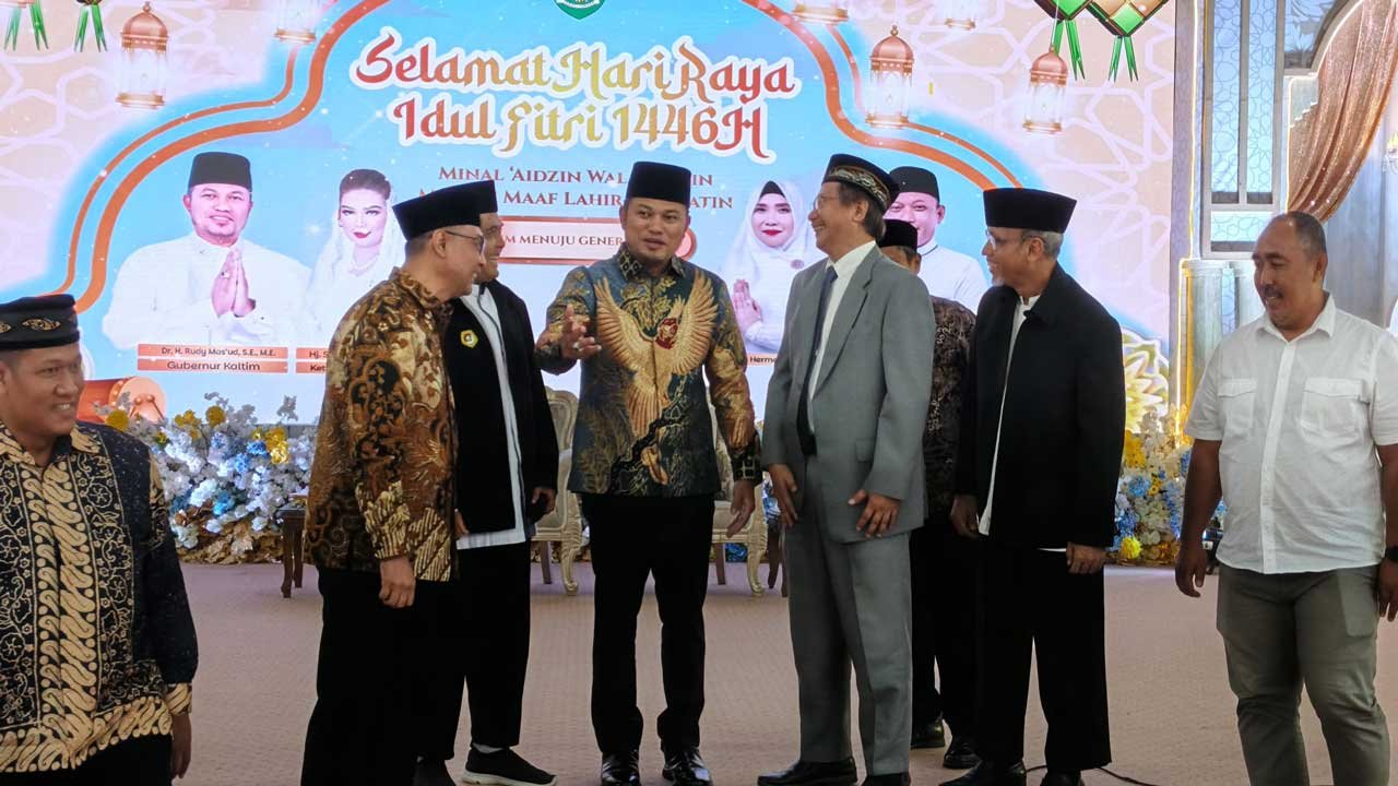 Gubernur Rudy Mas'ud beramah tamah dengan Ketua DPW LDII Kaltim Prof. Krishna P Candra. Foto: Aqib/LINES Kaltim