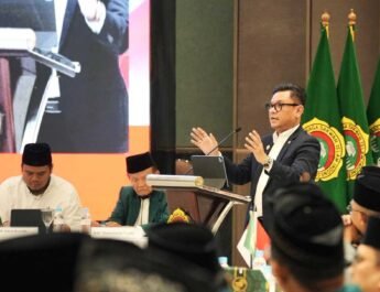 Gubernur Lembaga Ketahanan Nasional (Lemhannas) RI, TB. Ace Hasan Syadzily, menjadi pembicara utama dalam Sekolah Virtual Kebangsaan (SVK) yang diselenggarakan oleh DPP LDII di Minhajurosyidin, Jakarta, pada Sabtu (23/8/2025). Foto: LINES