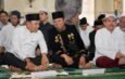 Tampak Gubernur Rudy Mas'ud berbincang dengan Wakil Gubernur Seno Aji sembari menunggu Salat Dhuhur berjamaah, di Masjid Nurul Mu’minin Samarinda, Ahad 17 Agustus 2025. Foto: Istimewa