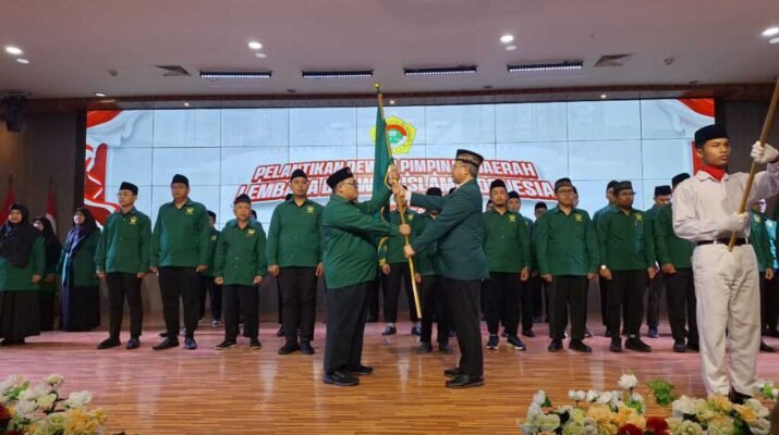 Ketua DPD LDII Kutai Timur terpilih 2025-2030, Theo Okta Wirawan, S.E., ketika dilantik Ketua DPW LDII Kaltim Prof. Candra. Theo menegaskan bahwa amanah ini bukan sekadar jabatan, tetapi tanggung jawab besar demi kemaslahatan umat. Foto: Istimewa