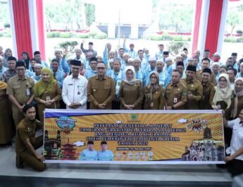 Kloter pertama, dilepas langsung oleh Wakil Gubernur Kaltim, Seno Aji di halaman Kantor Gubernur Kalimantan Timur, Selasa (26/8/2025) pukul 06.30 pagi. Foto: Pemprov Kaltim