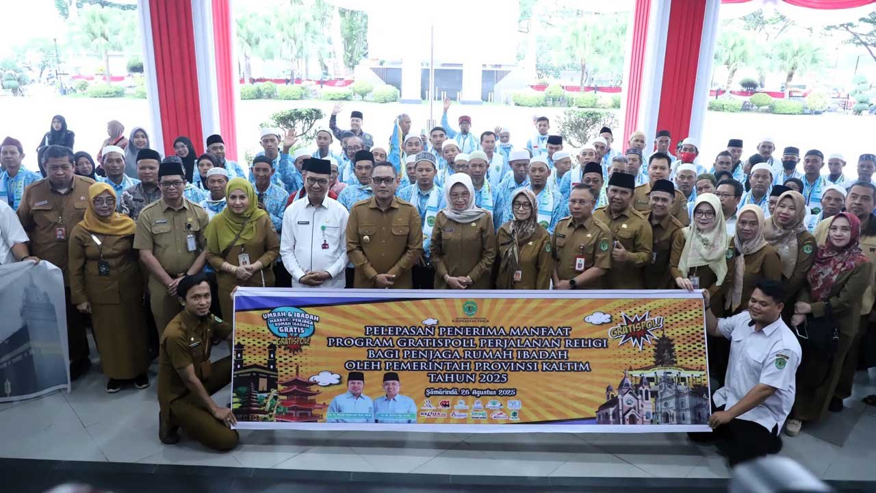 Kloter pertama, dilepas langsung oleh Wakil Gubernur Kaltim, Seno Aji di halaman Kantor Gubernur Kalimantan Timur, Selasa (26/8/2025) pukul 06.30 pagi. Foto: Pemprov Kaltim