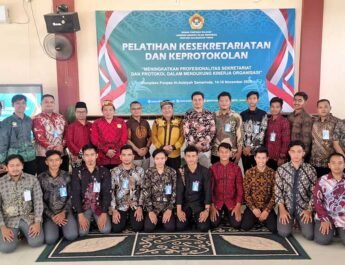 Sekitar 100 peserta dan undangan dari 9 DPD LDII kabupaten/kota se-Kalimantan Timur antusias mengikuti jalannya acara. Foto: LINES