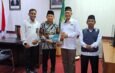 Kepala Kanwil Kemenag Kaltim, H. Abdul Khaliq, M.Pd, di ruang kerjanya menerima rombongan Pengurus DPW LDII Kaltim yang dipimpin oleh Ketua Prof. Dr. Ir. H. Krishna Purnawan Candra, MS, didampingi Sekretaris H. Wildan Taufik serta H. Sumardi. Foto: LDII Kaltim