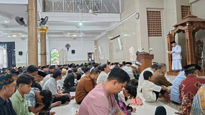 Suasana Salat Iduladha, Rabu (27/5/2026) di Masjid Al Aziziyah Samarinda. Foto: LINES